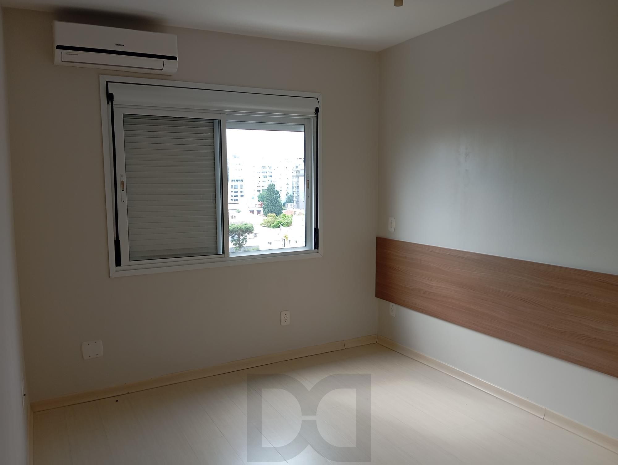 Apartamento com 2 Dormitórios, Vaga Dupla e Elevador no Floresta — foto 13
