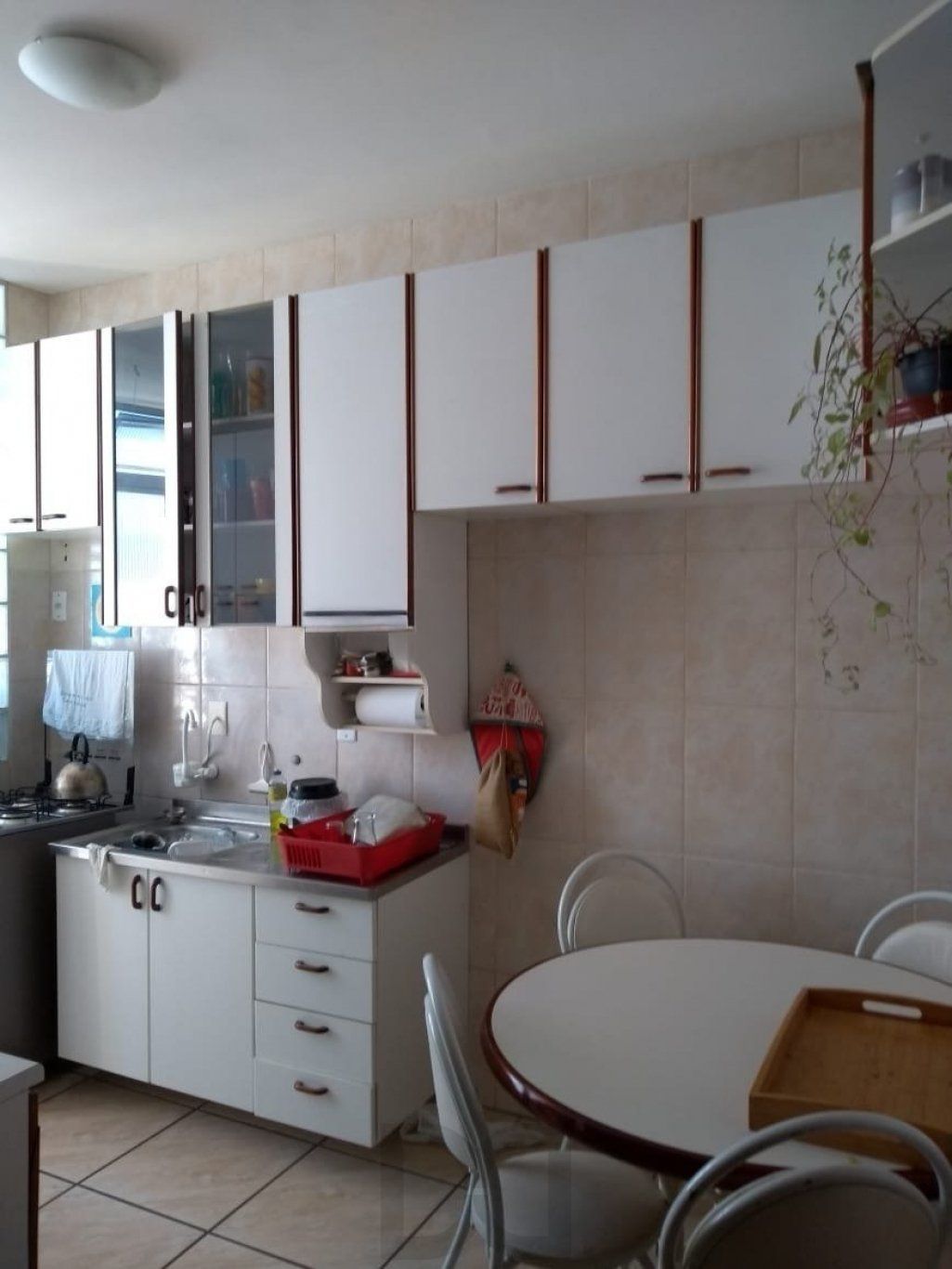 Apartamento de 2 dormitórios, sacada e churrasqueira no bairro Menino Deus — foto 7