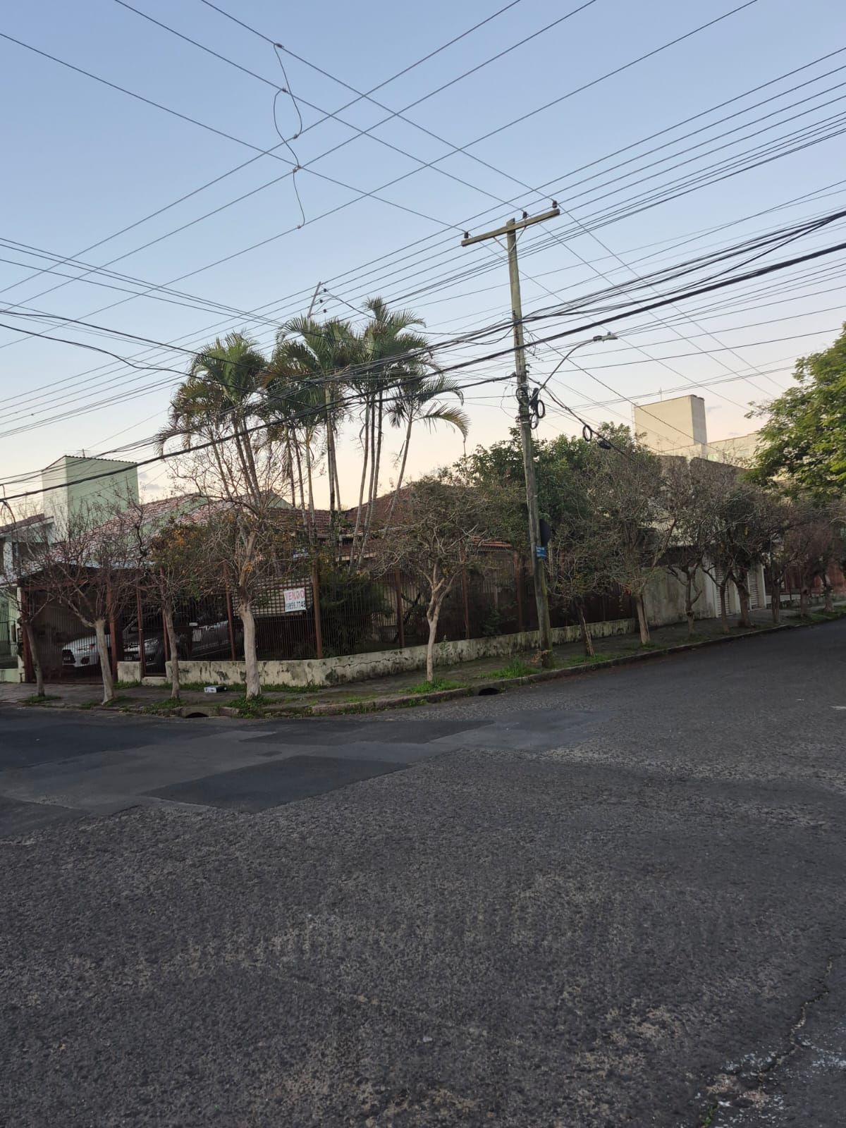 Casa mista de 3 quartos e 2 vagas no bairro Sarandi. — foto 2