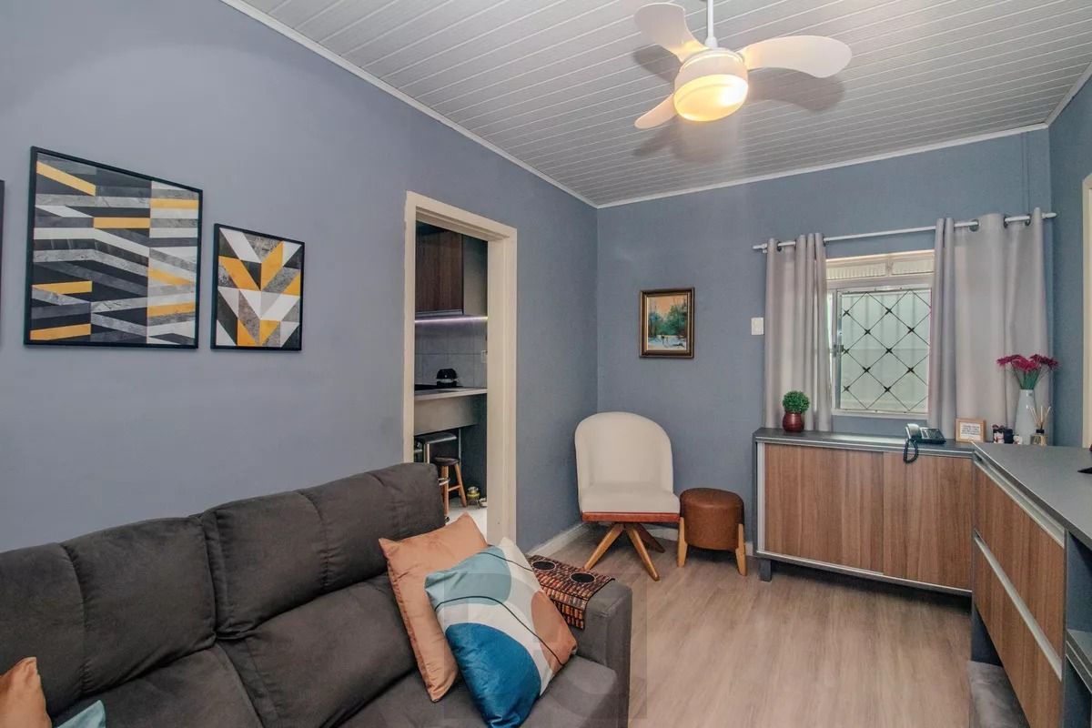Casa com 1 quarto, churrasqueira e 4 vagas no bairro Sarandi — foto 1