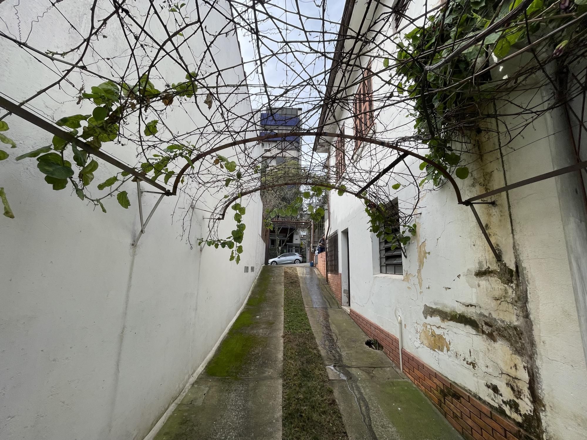 Casa com 3 dormitórios e ampla garagem Bairro Higienópolis — foto 12
