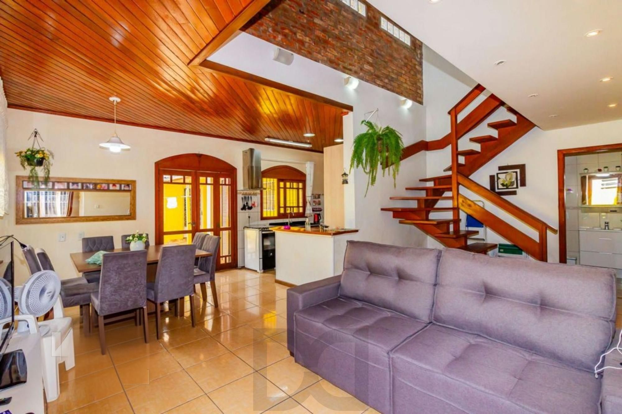Casa com 5 quartos, 2 vagas e pátio, no Bairro Sarandí — foto 2