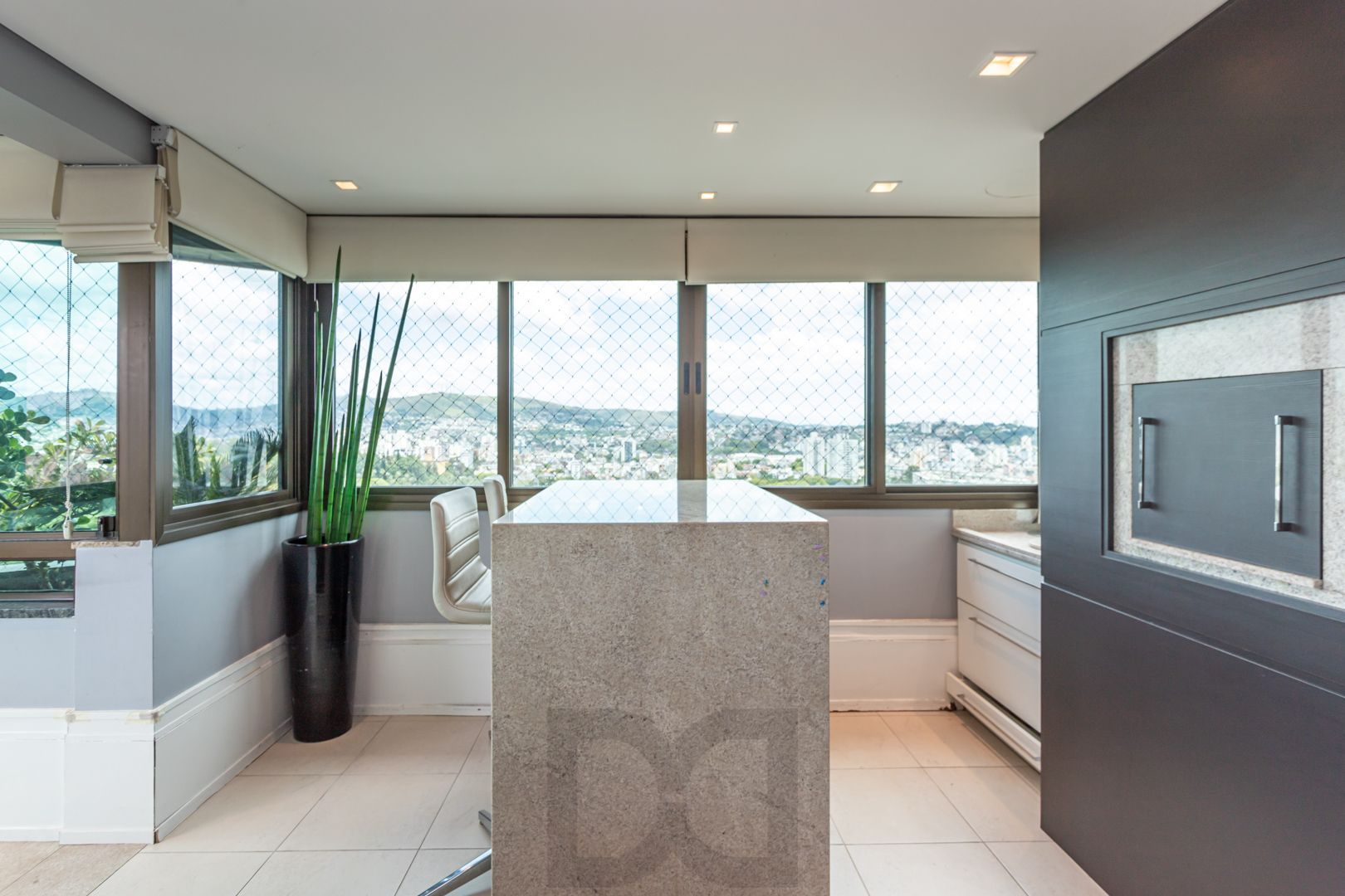 Apartamento de 97m², 2 dormitórios,1suíte, 3 vagas de garagem no Jardim Botânico — foto 15