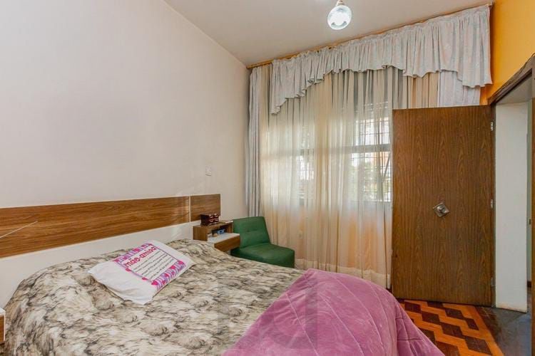 Casa com 6 quartos, 2 vagas e pátio no Bairro Higienópolis — foto 35