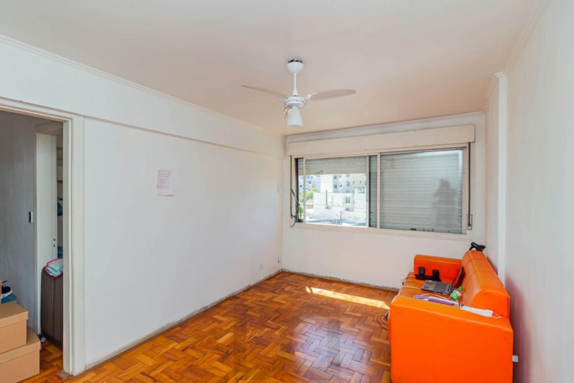 Apartamento com 2 quartos, elevador semi mobiliado no bairro Floresta. — foto 1