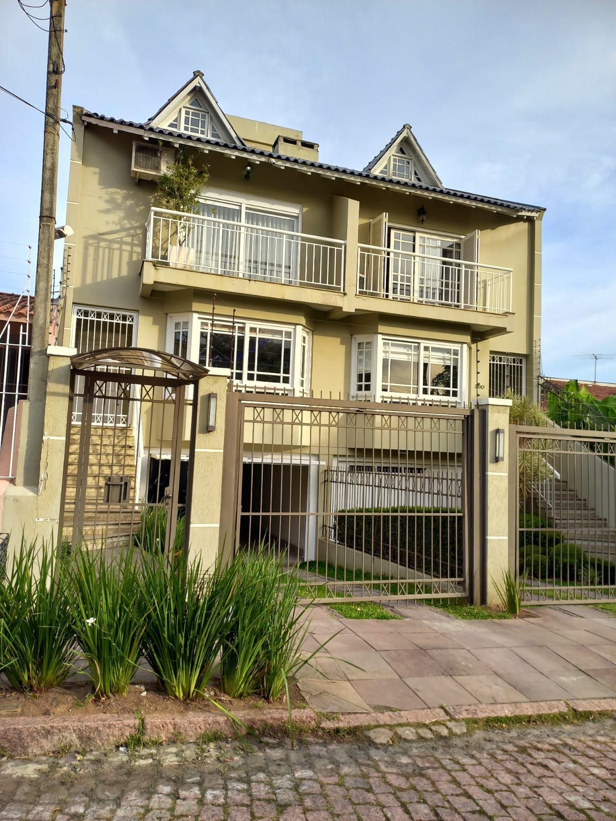 Casa com 4 dormitórios no Bairro Chácara das Pedras — foto 95