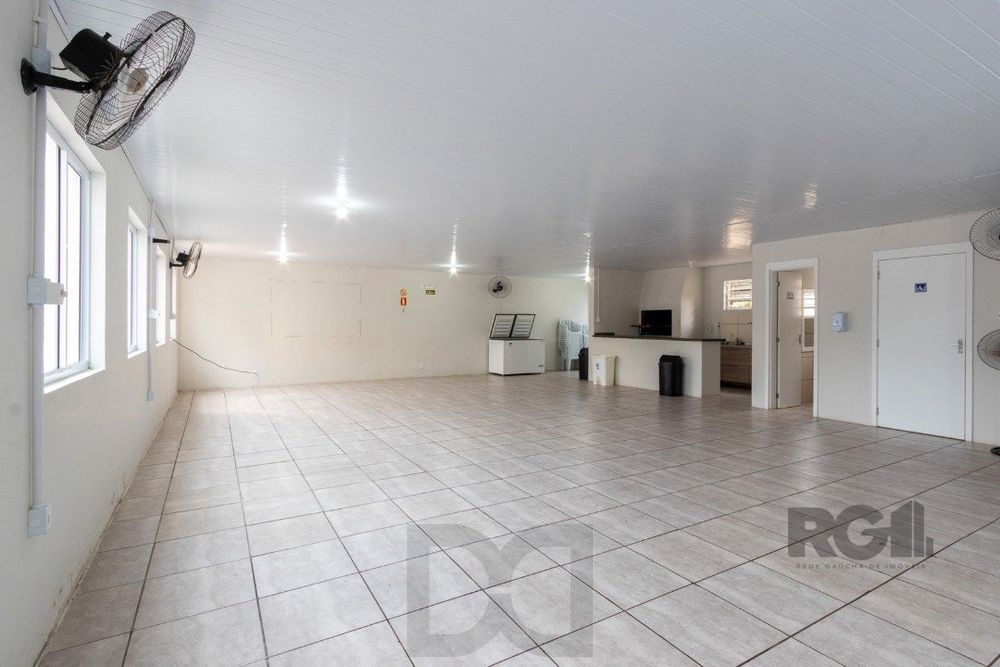 Apartamento semi mobiliado de 2 quartos e 1 vaga no bairro Glória. — foto 7