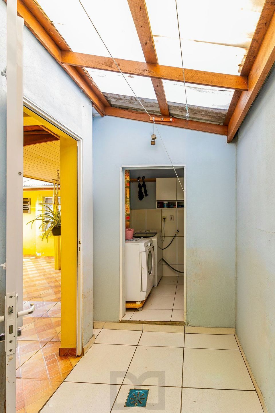 Casa com 5 quartos, 2 vagas e pátio, no Bairro Sarandí — foto 33