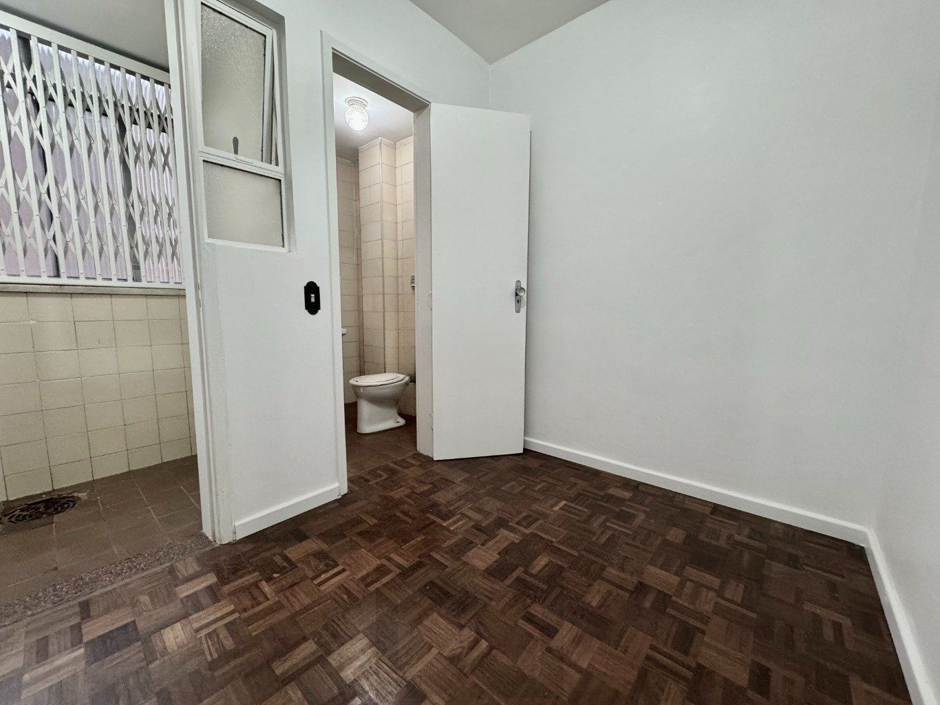 Apartamento com 2 dormitórios, dependência e 1 vaga no Bairro Menino Deus — foto 10