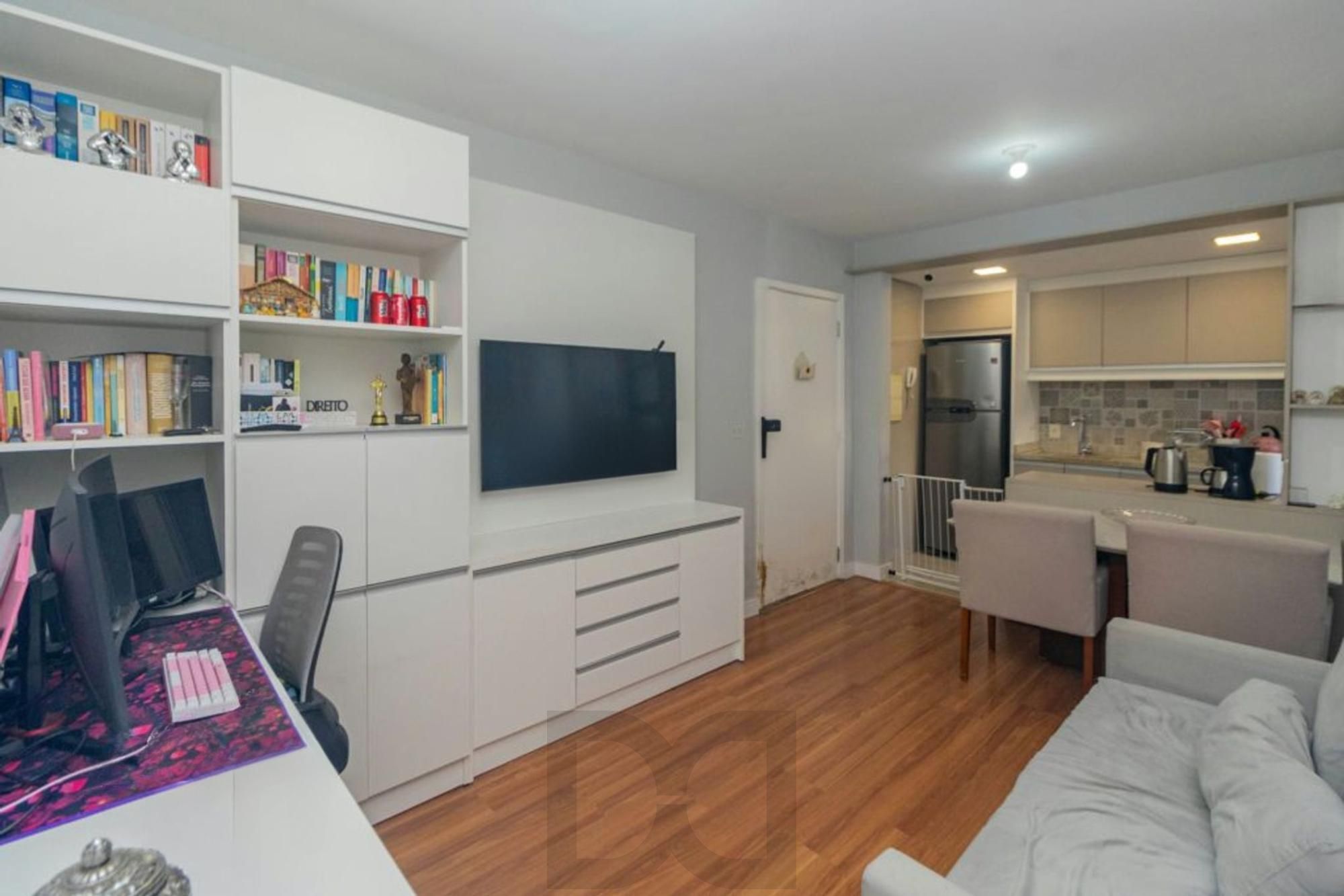 Apartamento 2 Dormitórios com Vaga e Piscina no Cristal em Porto Alegre — foto 4