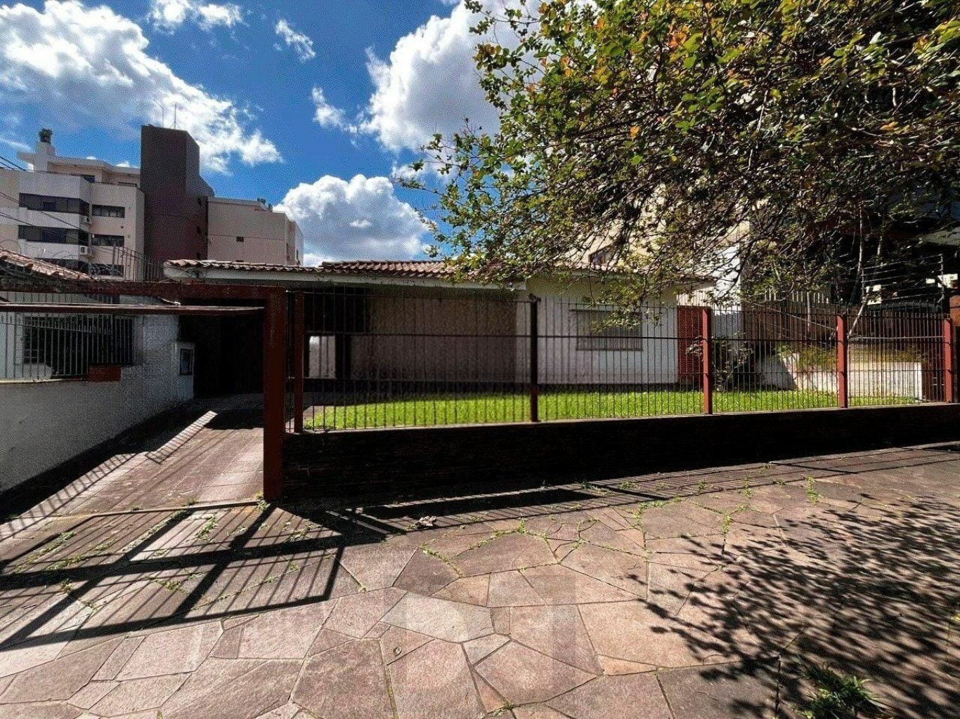 Casa com 4 quartos, 4 vagas e amplo pátio no Bairro Jardim Lindóia — foto 19