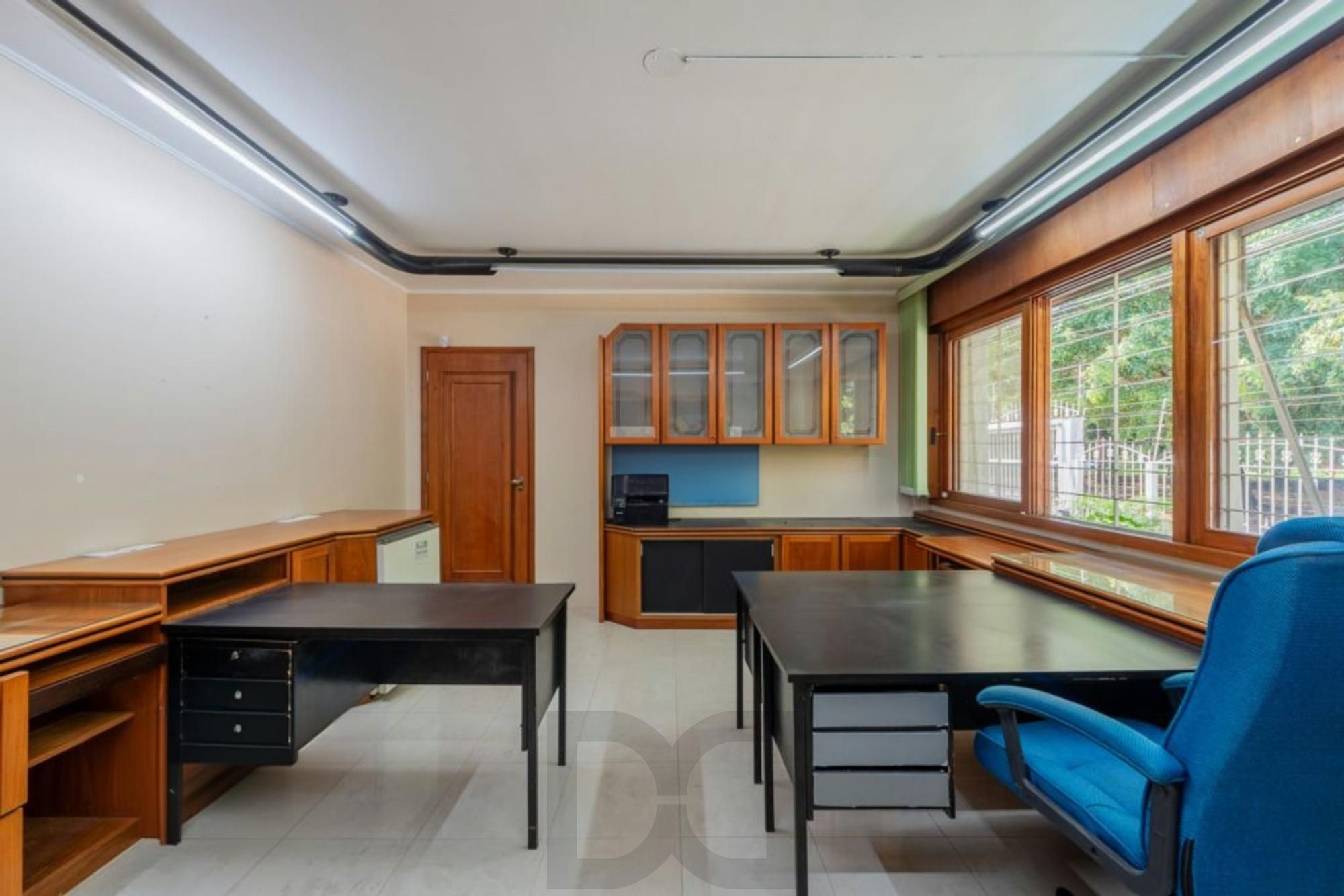 Casa com 3 dormitórios,1 suíte, 4 banheiros e 4 vagas, 203m² no Jardim Itu. — foto 26
