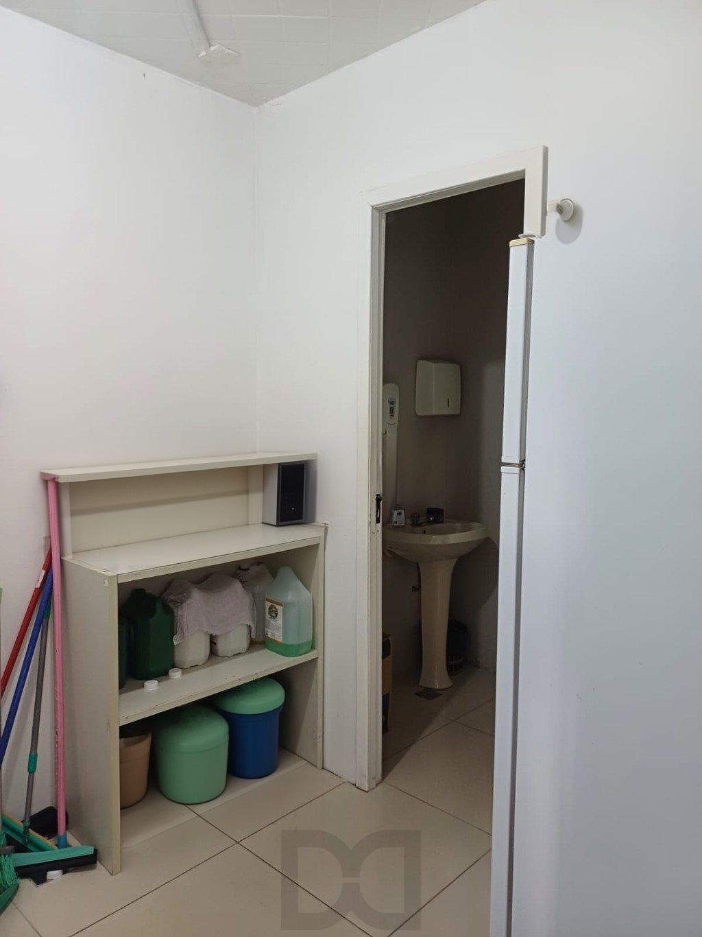 Casa com 3 quartos, 3 banheiros, 300m² e 8 vagas no Menino Deus. — foto 11