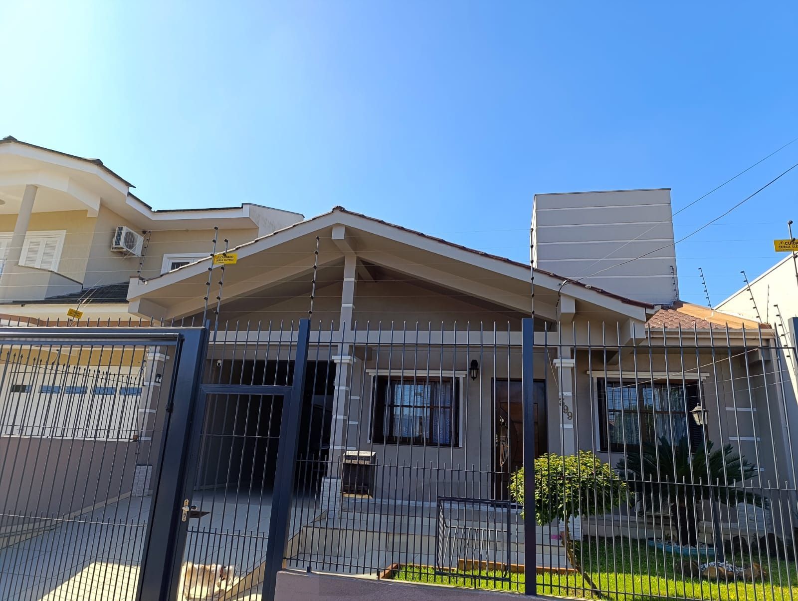 Casa de 3 quartos,suíte,churrasqueira, 3 vagas no bairro Sarandi — foto 1