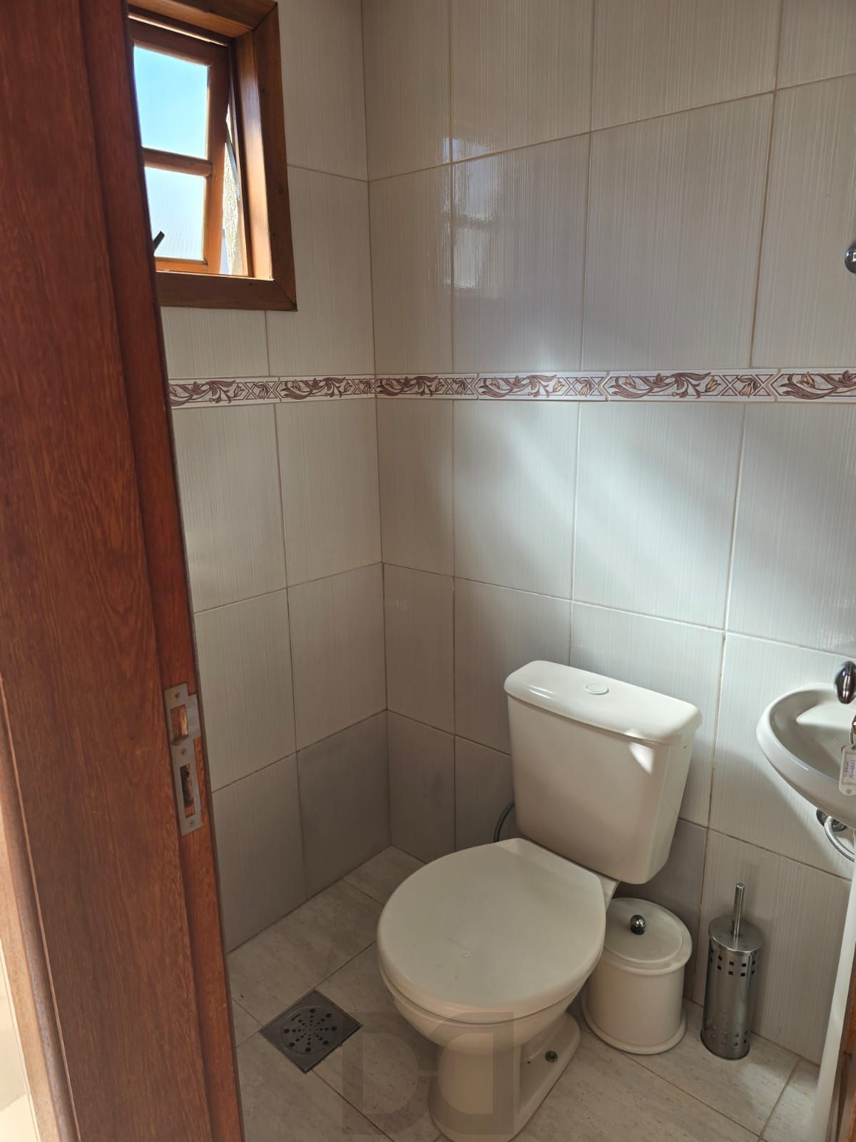 Casa térrea, 3 dormitórios e 4 vagas cobertos no Sarandi. — foto 18