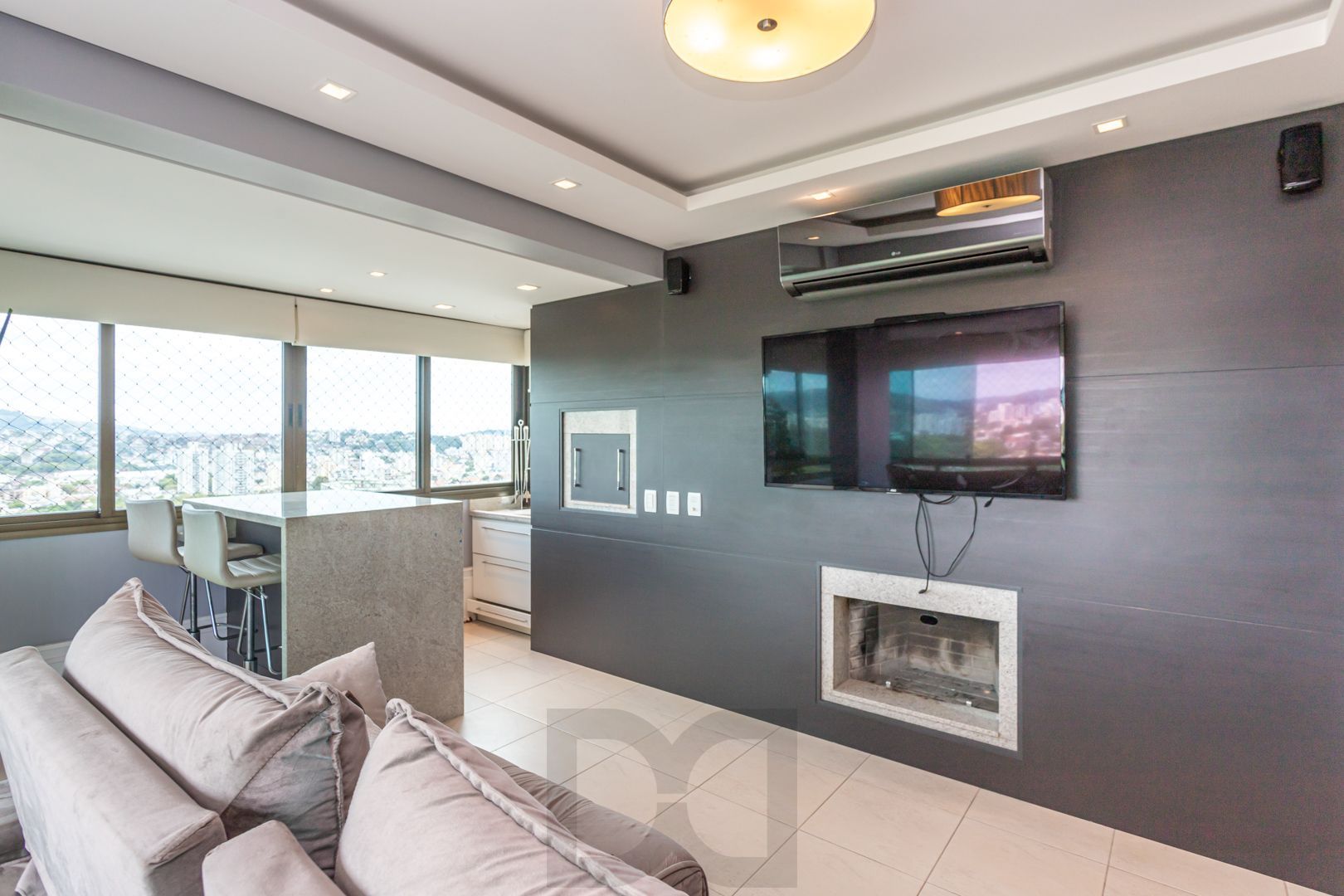 Apartamento de 97m², 2 dormitórios,1suíte, 3 vagas de garagem no Jardim Botânico — foto 4
