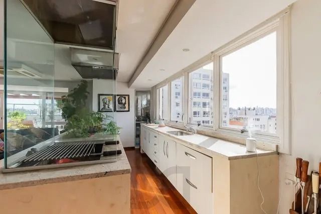 Cobertura de 3 dormitórios, elevador, 3 vagas de garagem em Porto Alegre. — foto 28