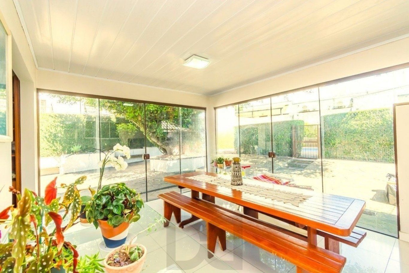Casa com 4 dormitórios, 1 suíte, 4 vagas, piscina no bairro Três Figueiras. — foto 14