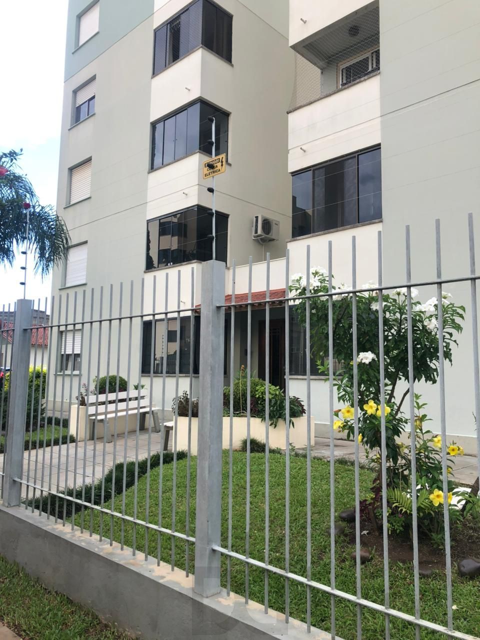 Apartamento de 2 dormitórios, 1 vaga e elevador no bairro Sarandi — foto 1