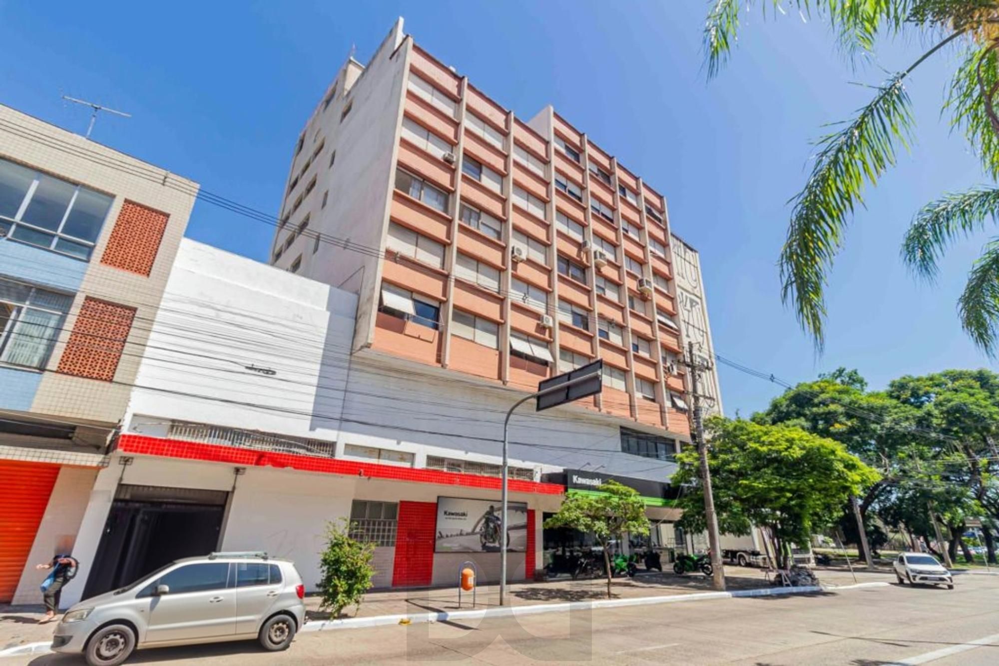 Apartamento com 2 quartos, elevador semi mobiliado no bairro Floresta. — foto 43