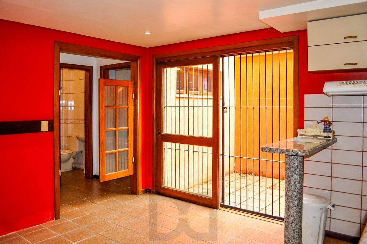 Ótima Casa condomínio pronta para morar, semi mobiliada, Bairro Menino Deus — foto 18