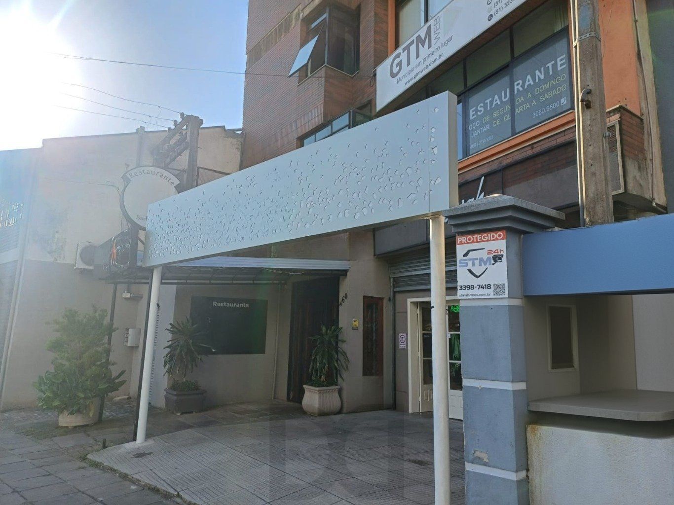 Casa com 3 quartos, 3 banheiros, 300m² e 8 vagas no Menino Deus. — foto 30