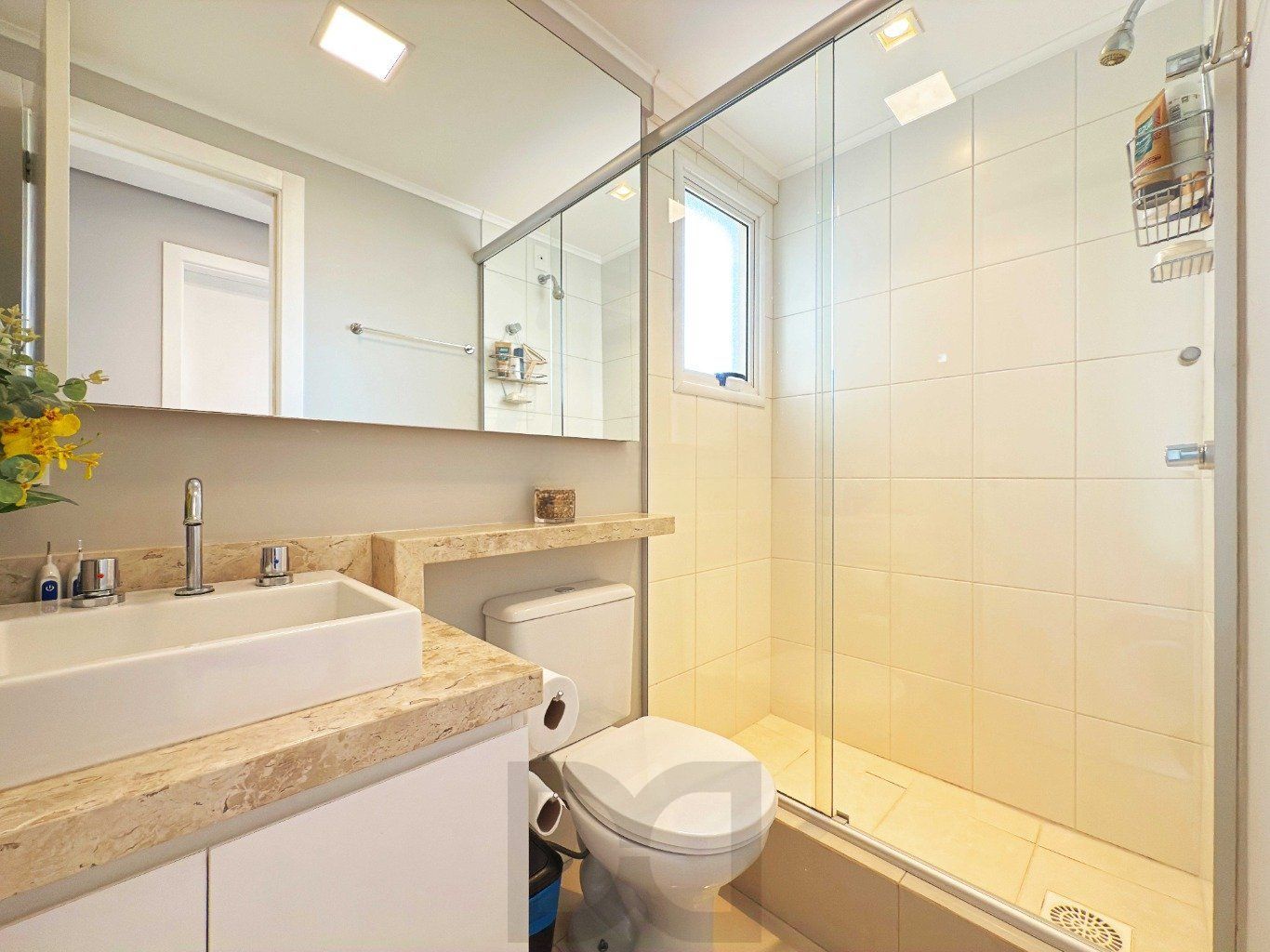 Apartamento mobiliado de 2 quartos, elevador e 1 vaga no bairro Morro Santana — foto 13