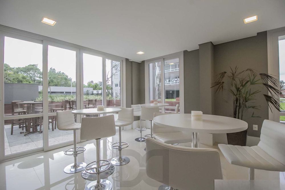 Apartamento com 3 quartos, 3 suítes e 128m² à venda em Menino Deus. — foto 47