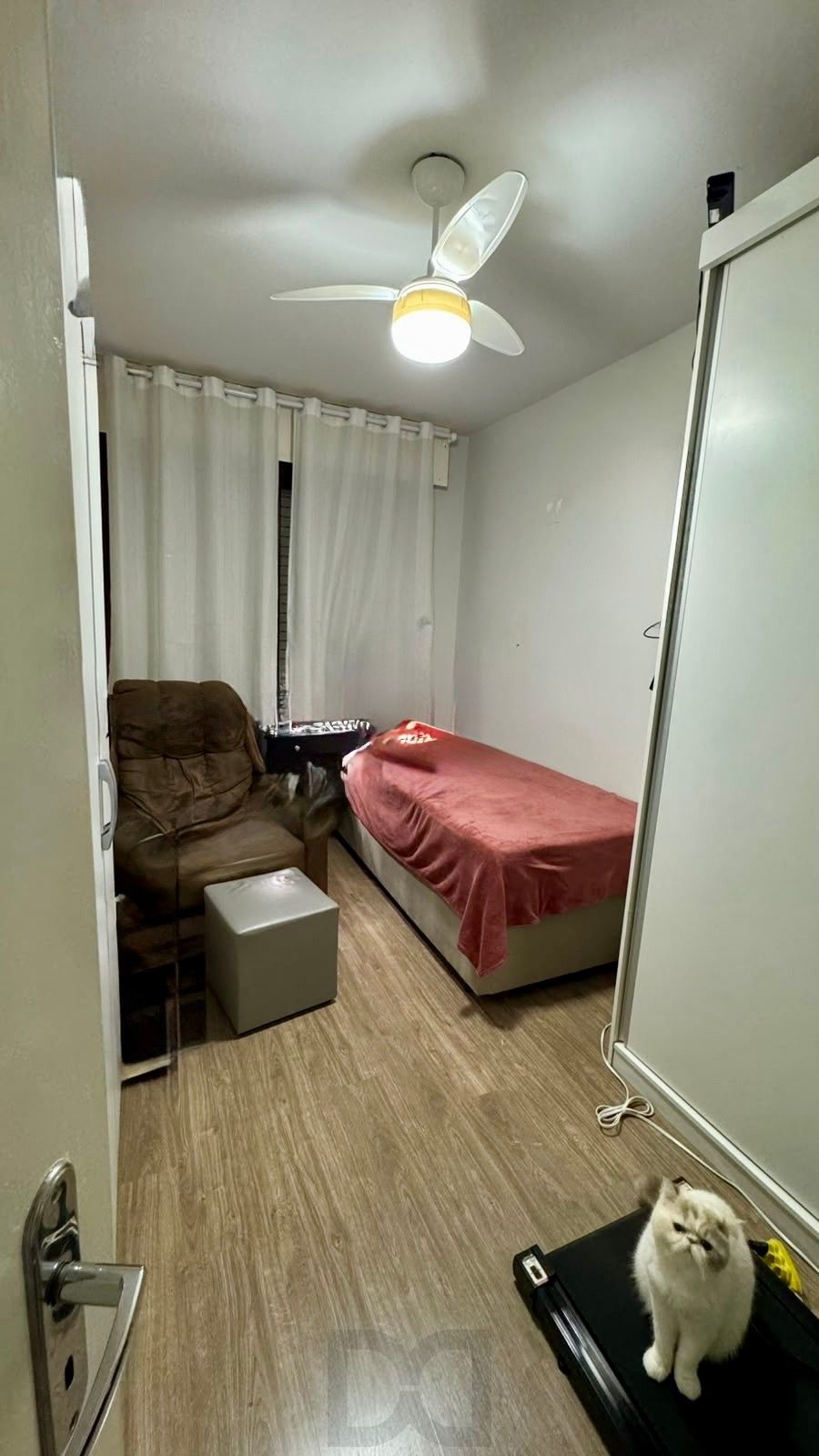 Apartamento 2 dormitórios reformado mobiliado próximo Assis Brasil Porto Alegre — foto 9