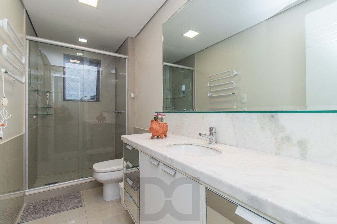 Apartamento com 3 quartos, 3 suítes e 128m² à venda em Menino Deus. — foto 11