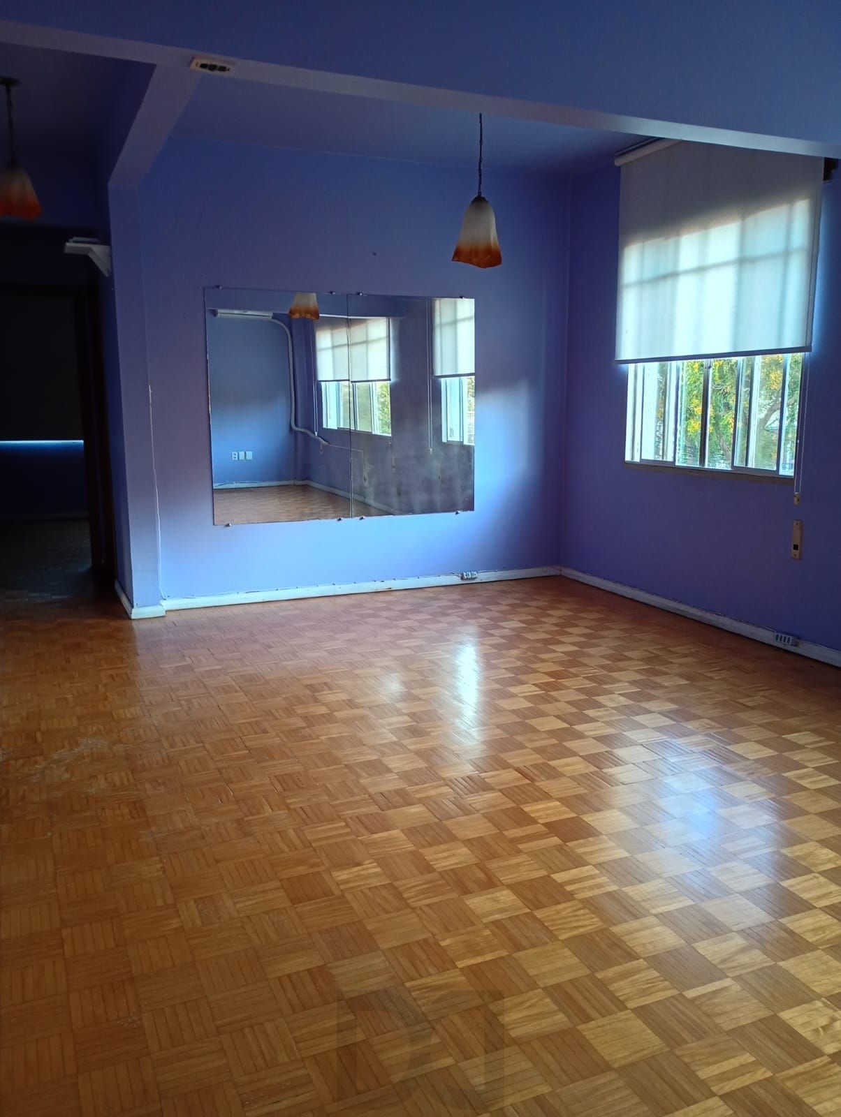 Apartamento com 2 dormitórios e 1 vaga de garagem e elevador no Bairro Floresta — foto 2