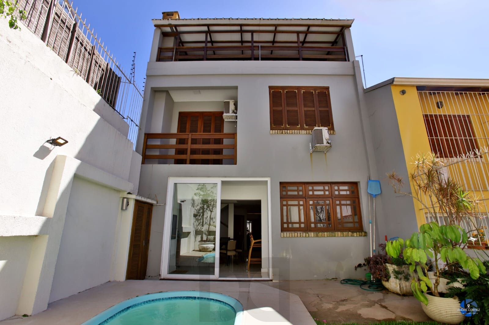Casa de 3 dormitórios, 3 vagas e pátio com piscina bairro Chácara das Pedras. — foto 49