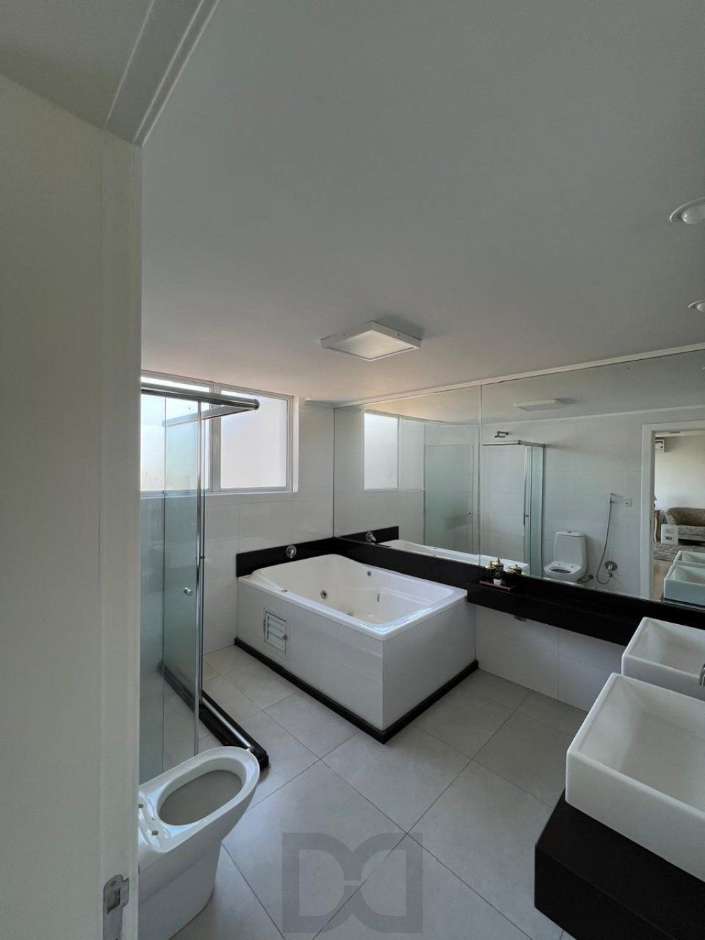 Casa semi mobiliada de 3 dormitórios e 4 vagas no bairro Cascata — foto 17