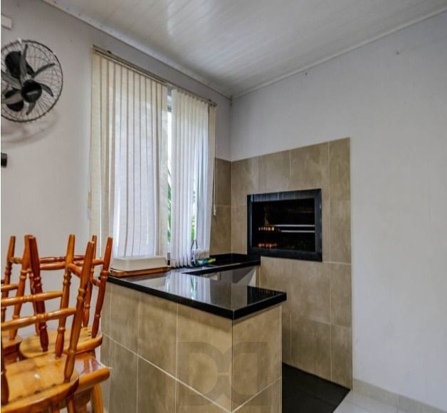 Apartamento de 2 dormitórios, semi mobiliado e 47m² no bairro Camaquã. — foto 23