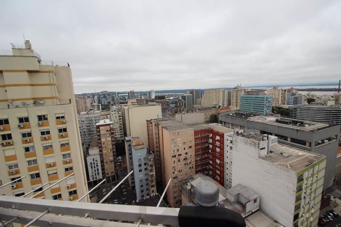 Apartamento com 4 quartos, 3 banheiros no Bairro Centro Historico. — foto 11