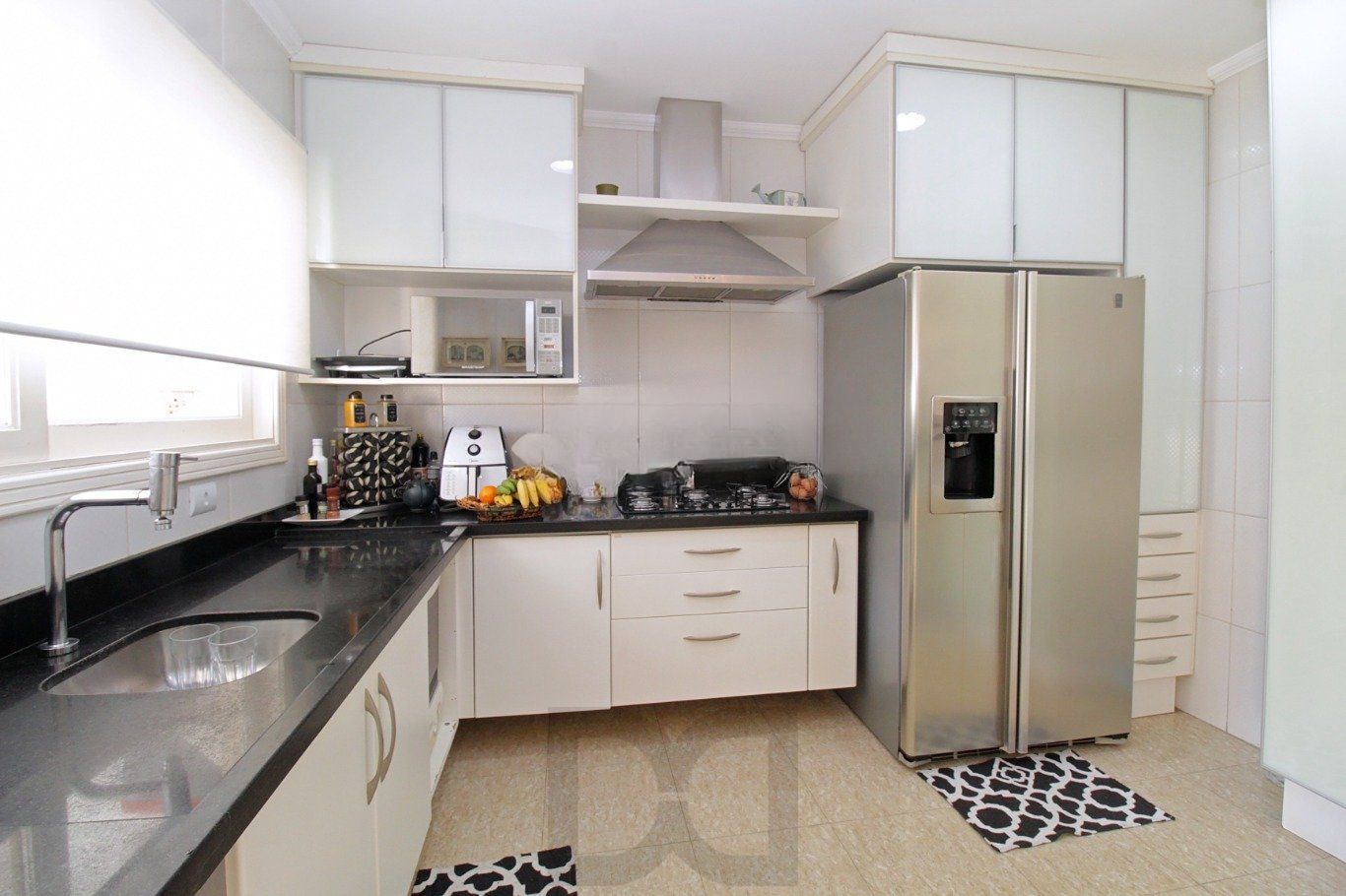 Casa com 4 dormitórios, pátio e piscina no Bairro Jardim Itu — foto 9