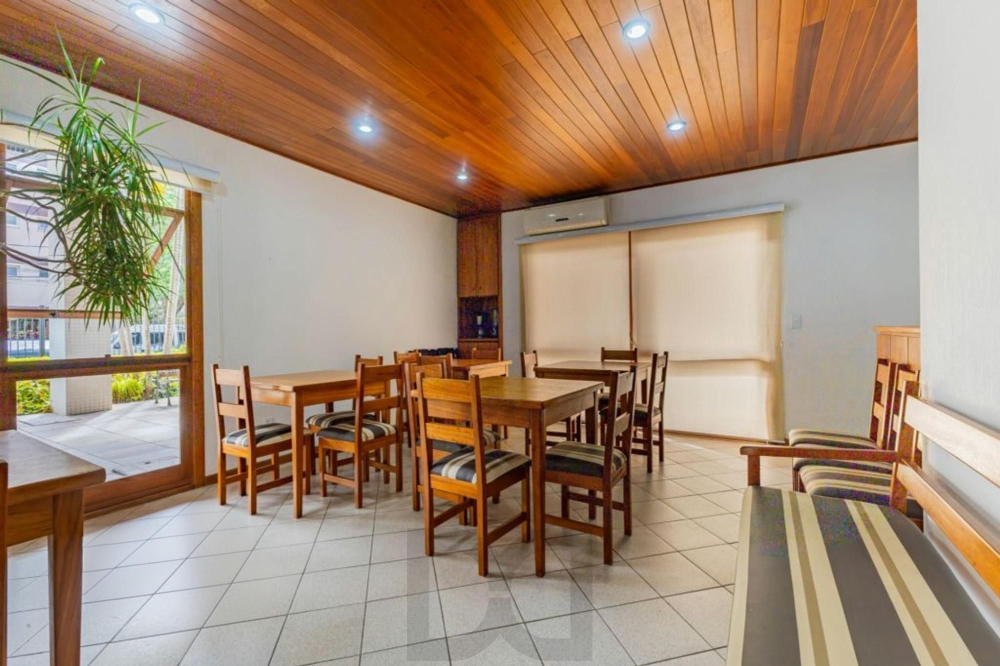 Apartamento com 3 quartos, 1 suíte, 3 vagas e elevador no Bairro São João. — foto 39