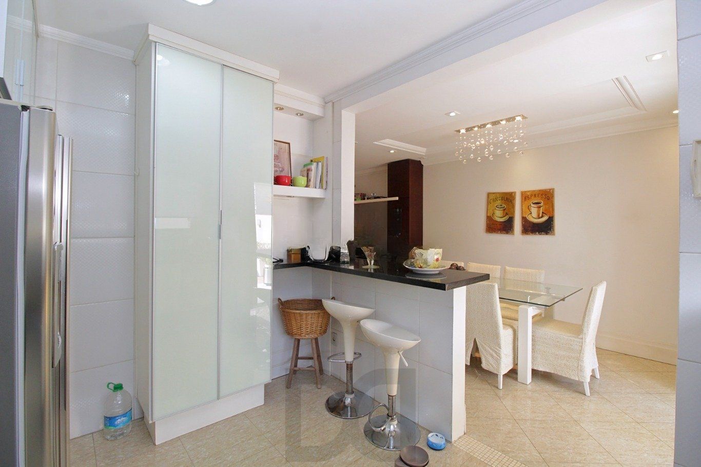 Casa com 4 dormitórios, pátio e piscina no Bairro Jardim Itu — foto 8