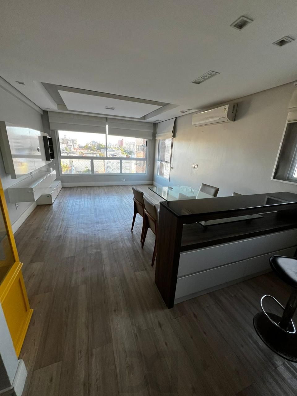 Apartamento de 2 dormitórios, elevador e duas vagas de garagem em Porto Alegre. — foto 23
