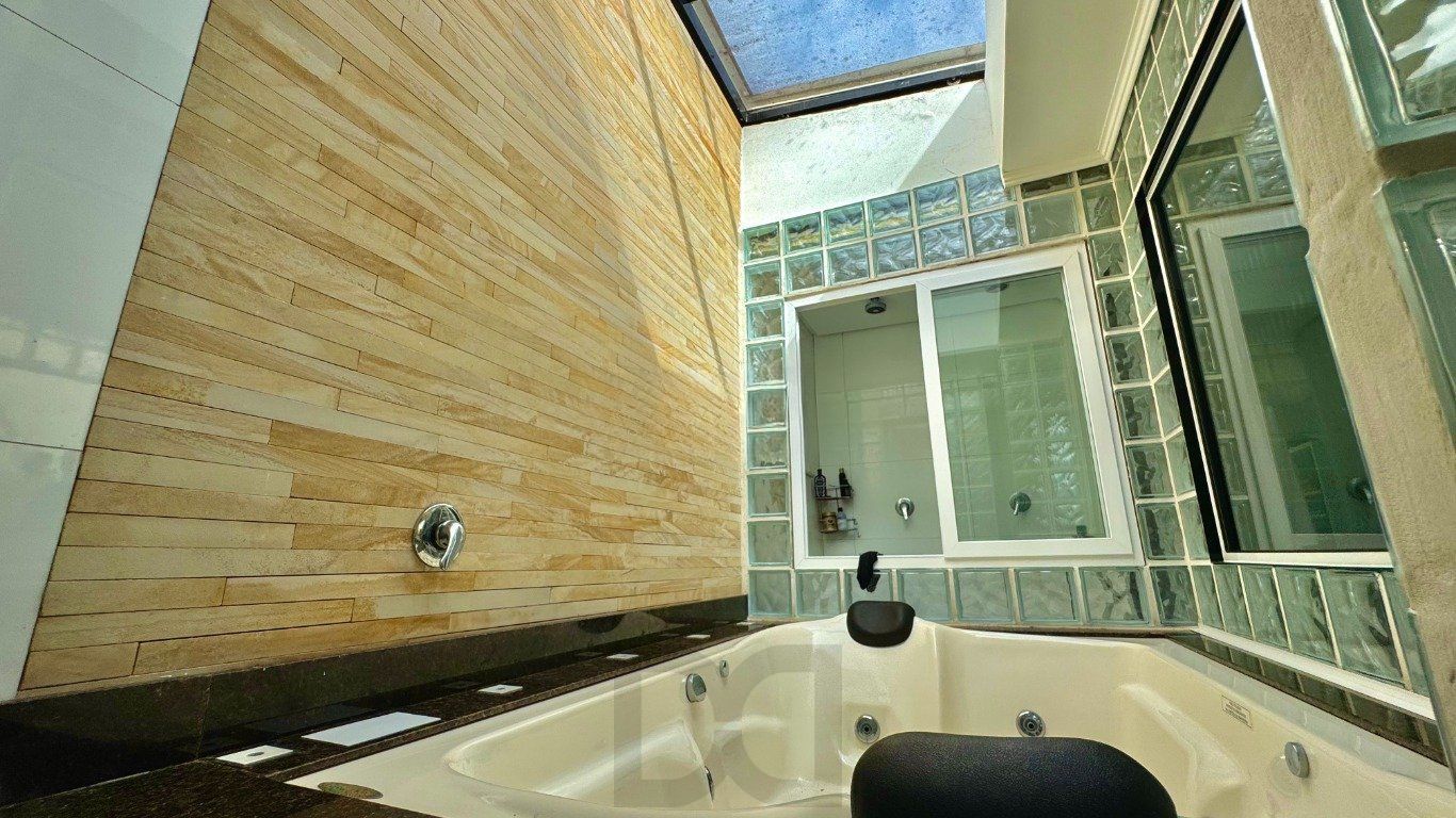 Casa com 4 Quartos, 3 suítes, 4 vagas e 600 m² privativos no Jardim Lindóia. — foto 49