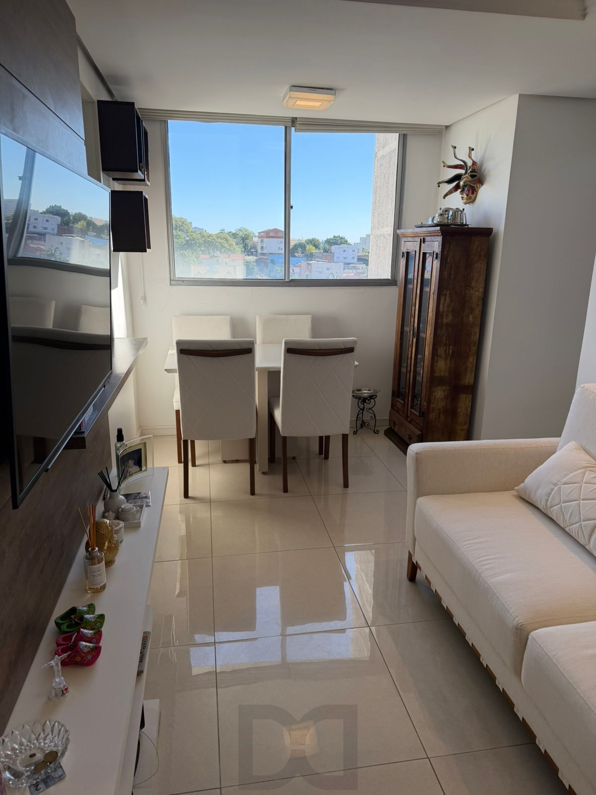 Apartamento 3 dormitórios com Suíte Semi Mobiliado com Vaga de Garagem — foto 3