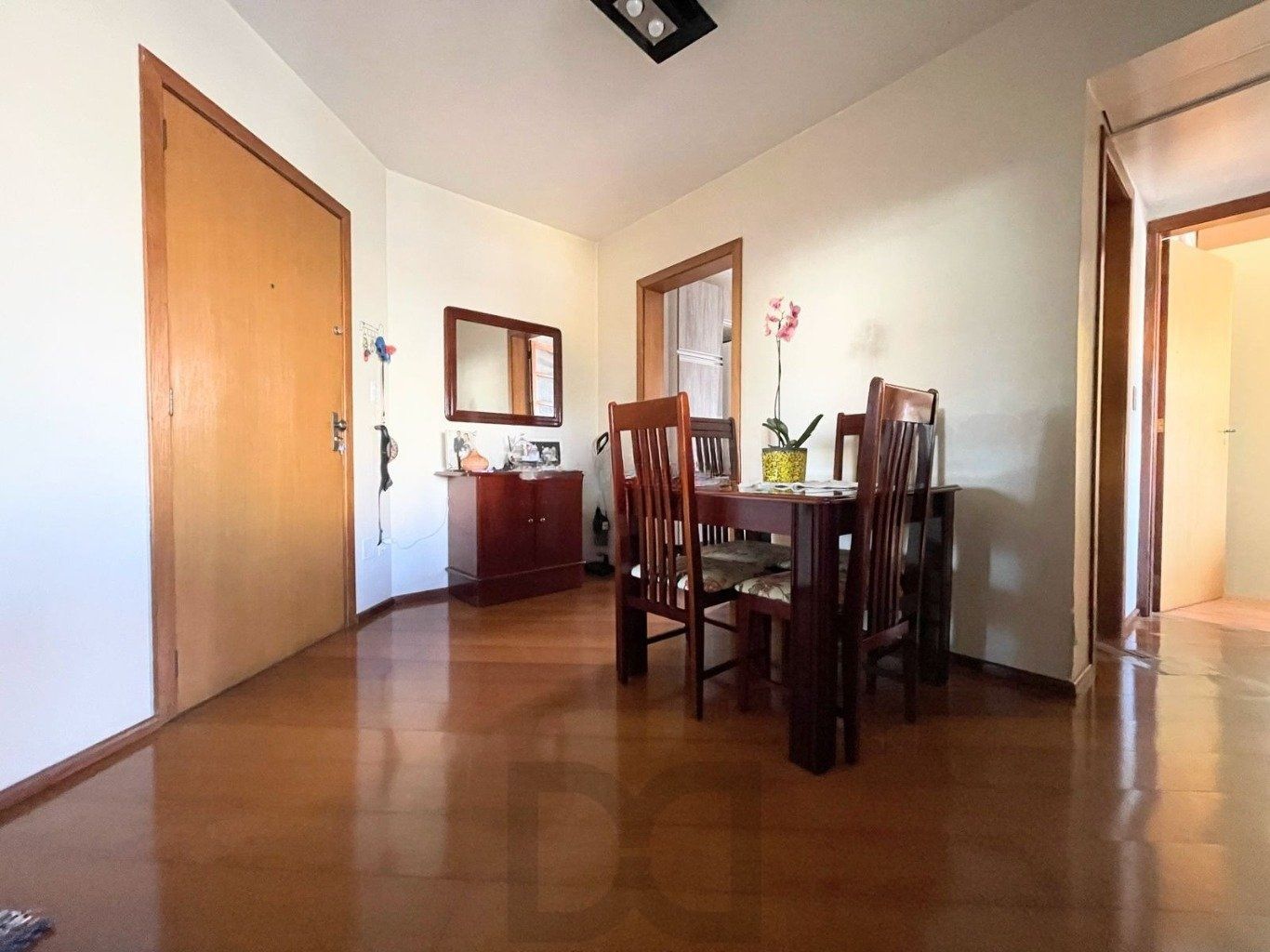 Apartamento de 2 dormitórios, elevador no bairro Petrópolis Porto alegre. — foto 1