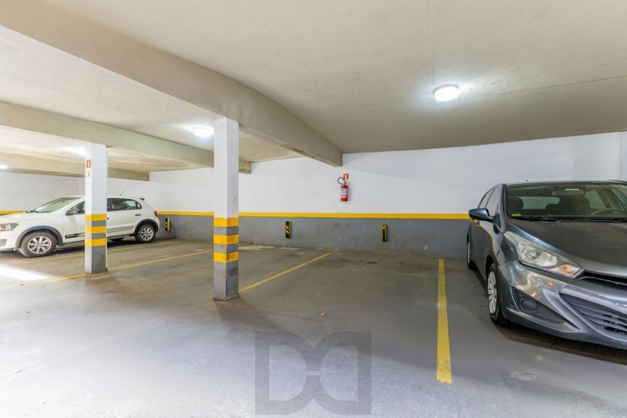 Apartamento com 3 quartos, 1 suíte, 3 vagas e elevador no Bairro São João. — foto 35