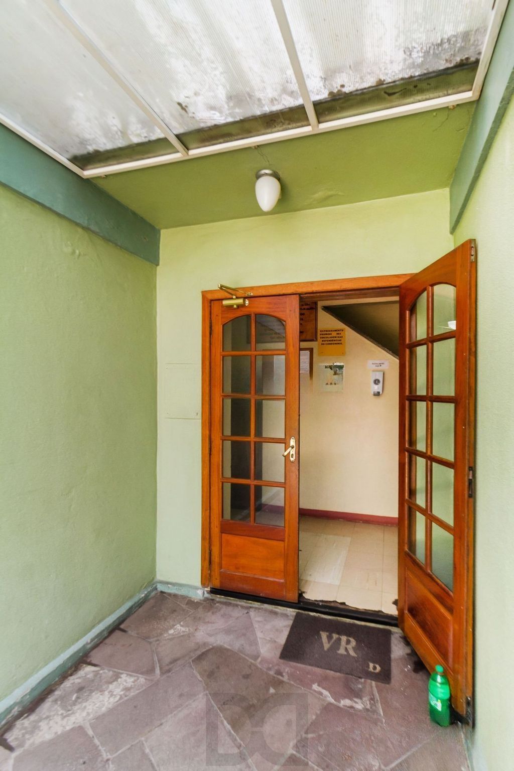 Apartamento de 2 dormitórios, semi mobiliado e 47m² no bairro Camaquã. — foto 20