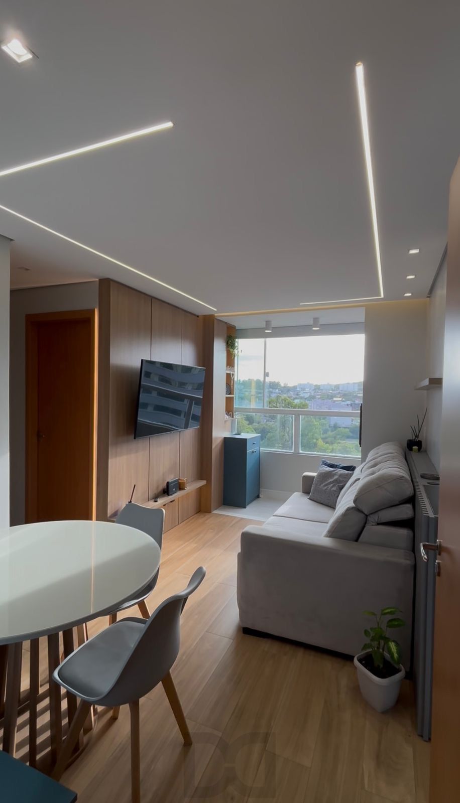 Apartamento com Sacada Churrasqueira com 1 vaga de garagem Av. Protásio Alves — foto 1