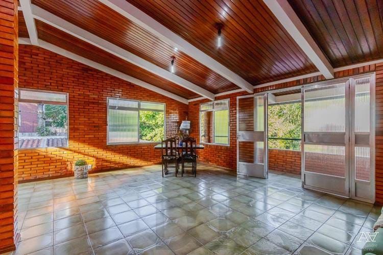 Casa com 6 quartos, 2 vagas e pátio no Bairro Higienópolis — foto 1