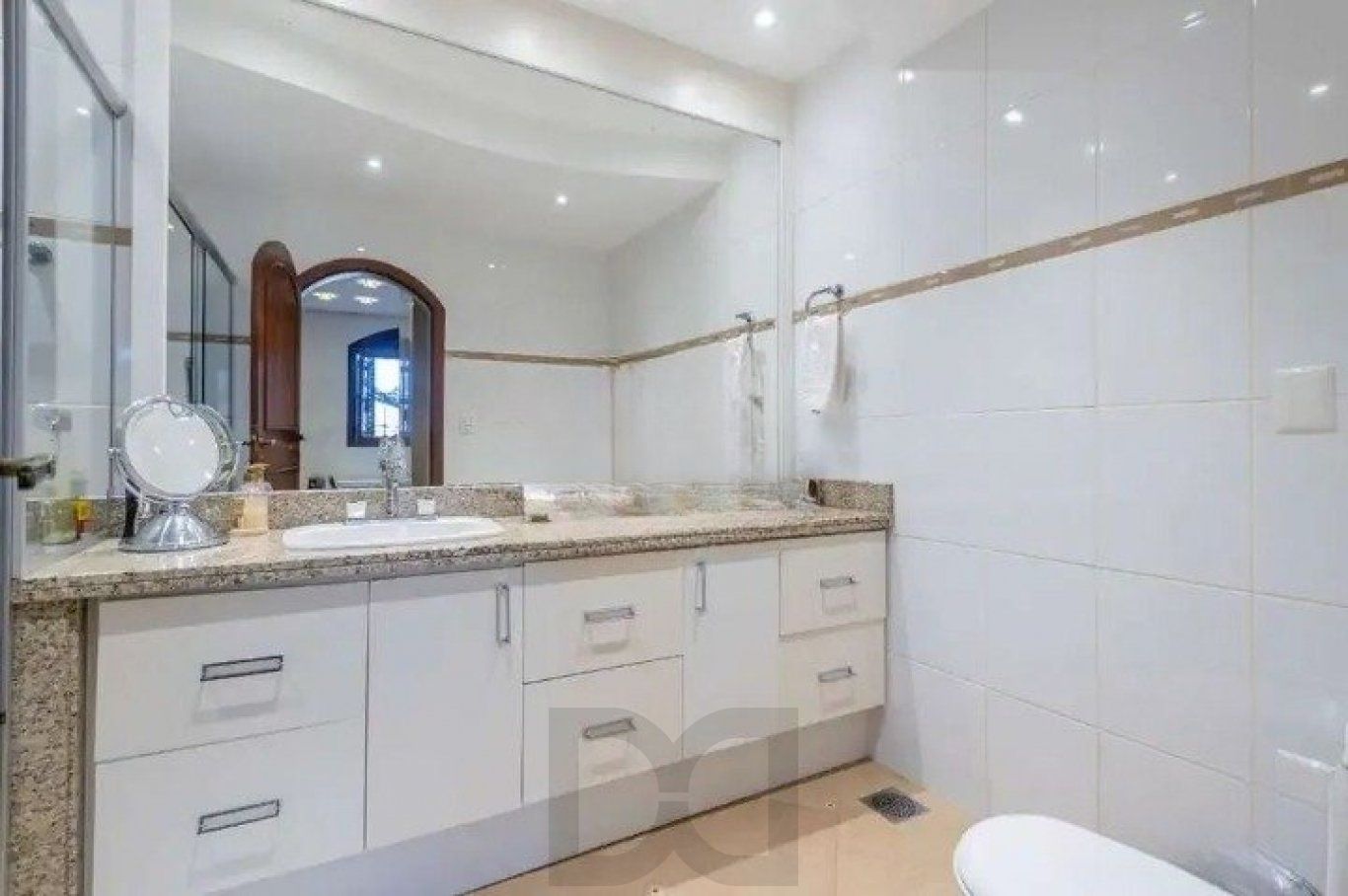 Casa de 3 quartos, piscina, churrasqueira, 7 vagas no bairro Tristeza — foto 15