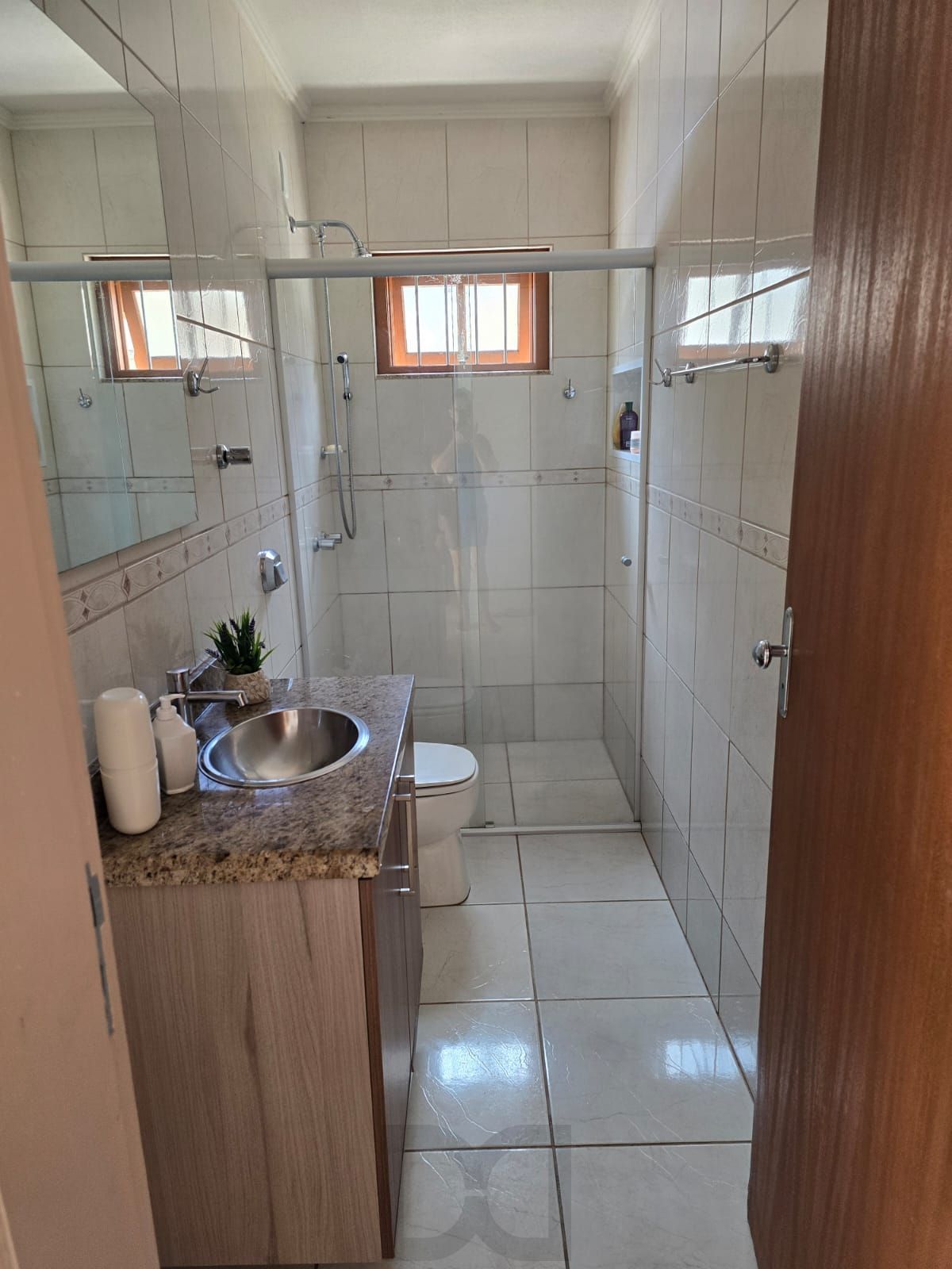 Casa térrea, 3 dormitórios e 4 vagas cobertos no Sarandi. — foto 15