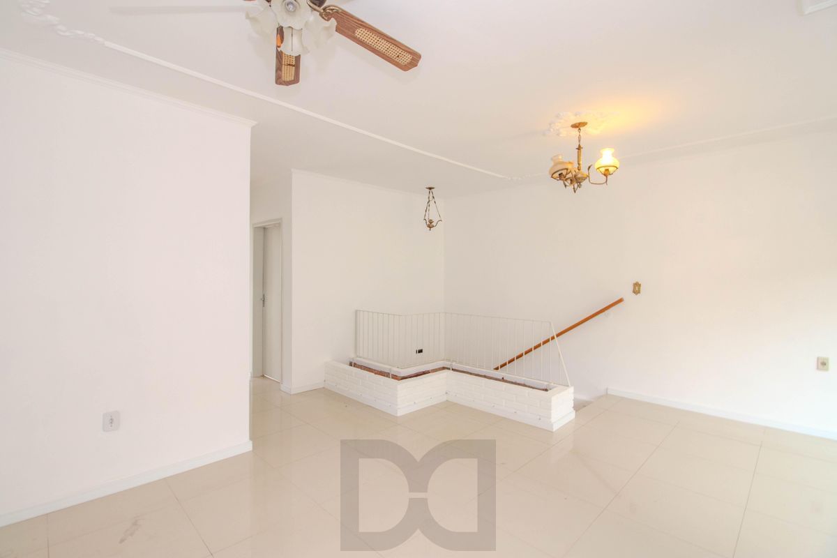 Casa com 3 dormitórios no Bairro Jardim Floresta — foto 2