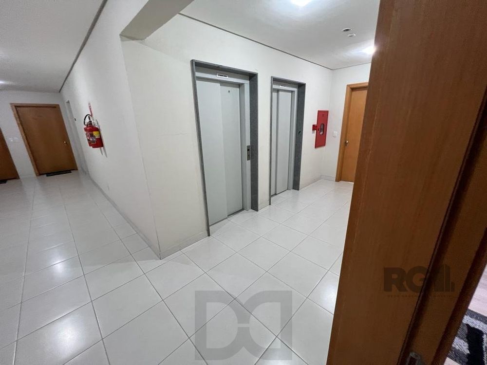 Apartamento de 2 dormitórios, elevador e 2 vagas no bairro Partenon — foto 34